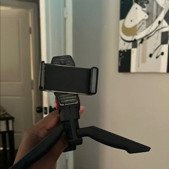 Universal Black VR/AR Headset Mount